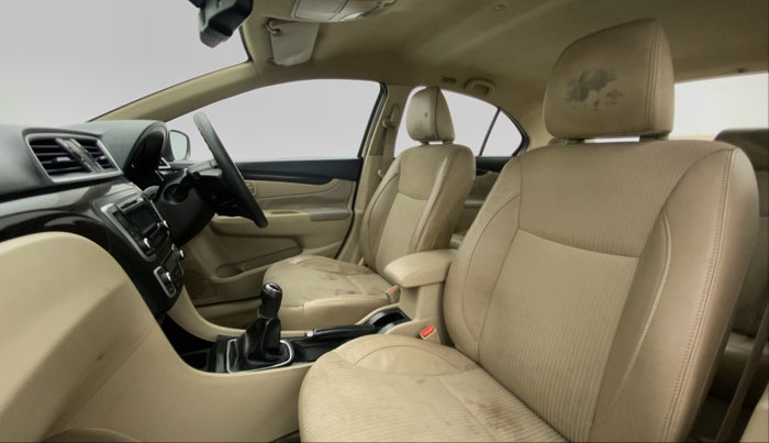 2015 Maruti Ciaz ZXI, Petrol, Manual, 81,778 km, Right Side Front Door Cabin