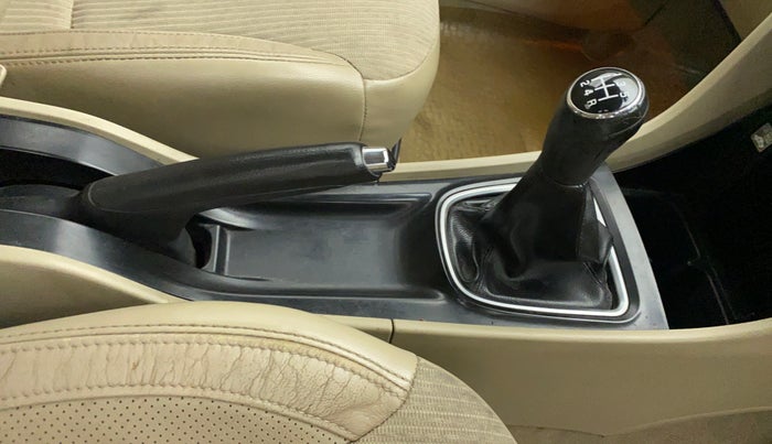2015 Maruti Ciaz ZXI, Petrol, Manual, 81,778 km, Gear Lever