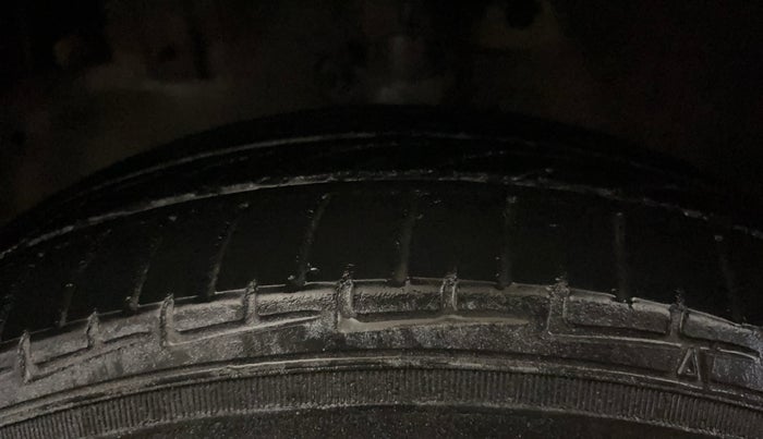 2015 Honda Amaze 1.2L I-VTEC S, Petrol, Manual, 63,945 km, Left Front Tyre Tread