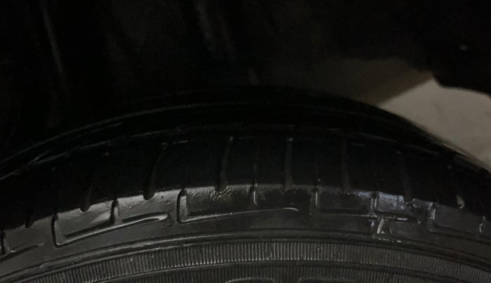 2015 Honda Amaze 1.2L I-VTEC S, Petrol, Manual, 63,945 km, Left Rear Tyre Tread