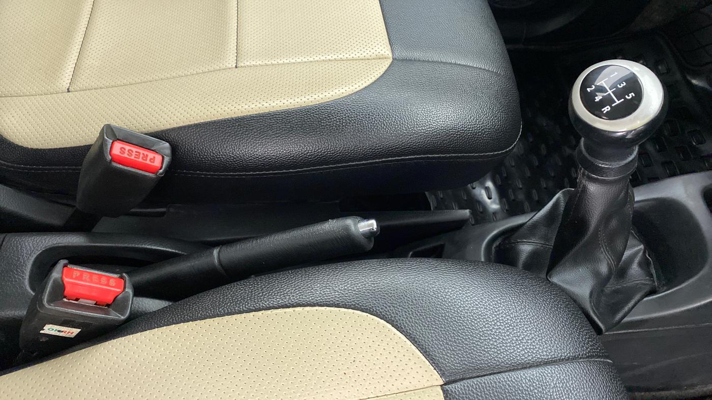 2018 Maruti Wagon R 1.0 VXI, Petrol, Manual, 71,071 km, Gear Lever