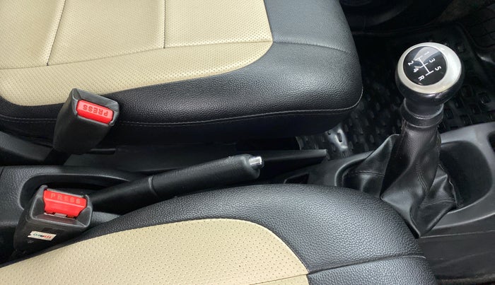 2018 Maruti Wagon R 1.0 VXI, Petrol, Manual, 71,071 km, Gear Lever