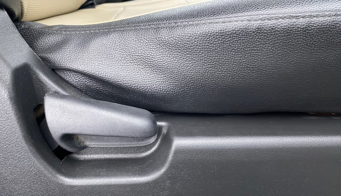 2018 Maruti Wagon R 1.0 VXI, Petrol, Manual, 71,071 km, Driver Side Adjustment Panel