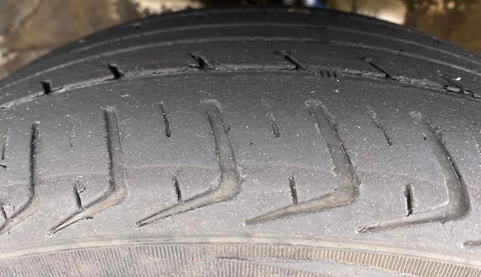 2018 Maruti Wagon R 1.0 VXI, Petrol, Manual, 71,071 km, Left Front Tyre Tread