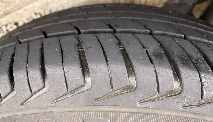 2018 Maruti Wagon R 1.0 VXI, Petrol, Manual, 71,071 km, Left Rear Tyre Tread