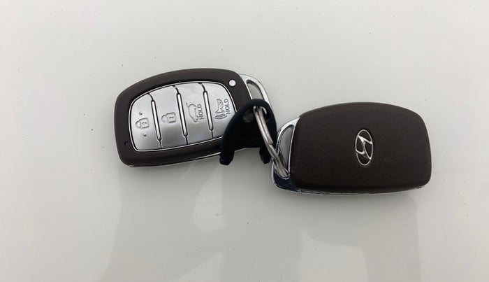 2022 Hyundai NEW I20 ASTA (O) 1.2 AT, Petrol, Automatic, 72,207 km, Key Close Up