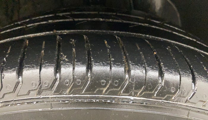 2022 Hyundai NEW I20 ASTA (O) 1.2 AT, Petrol, Automatic, 72,207 km, Right Front Tyre Tread