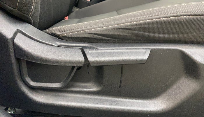 2022 Hyundai NEW I20 ASTA (O) 1.2 AT, Petrol, Automatic, 72,207 km, Driver Side Adjustment Panel