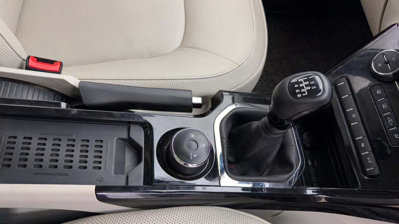 2023 Tata NEXON XZ PLUS LUXURY SUNROOF PETROL, CNG, Manual, 35,631 km, Gear Lever