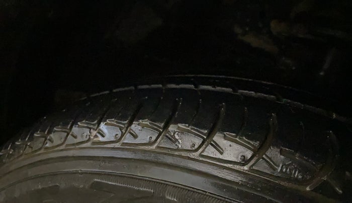 2018 Maruti Ciaz DELTA 1.4 MT PETROL, Petrol, Manual, 30,229 km, Right Front Tyre Tread