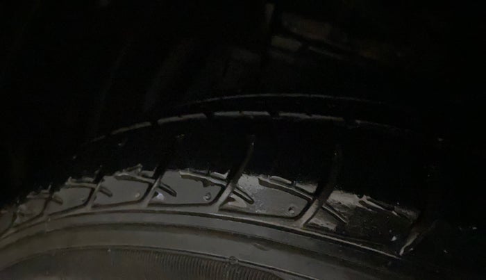 2018 Maruti Ciaz DELTA 1.4 MT PETROL, Petrol, Manual, 30,229 km, Left Front Tyre Tread