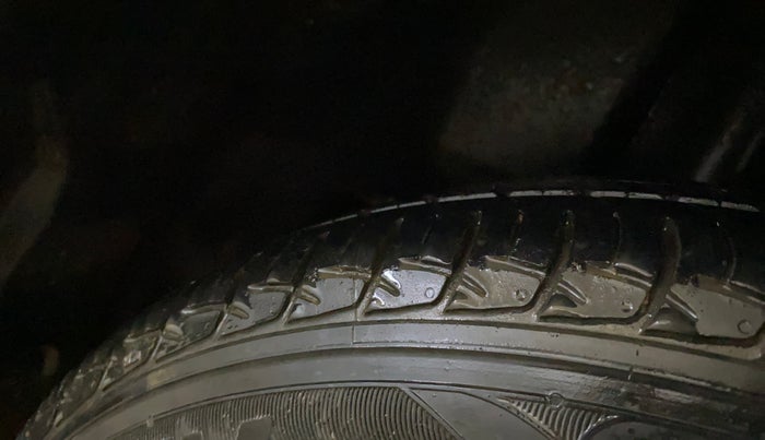 2018 Maruti Ciaz DELTA 1.4 MT PETROL, Petrol, Manual, 30,229 km, Right Rear Tyre Tread