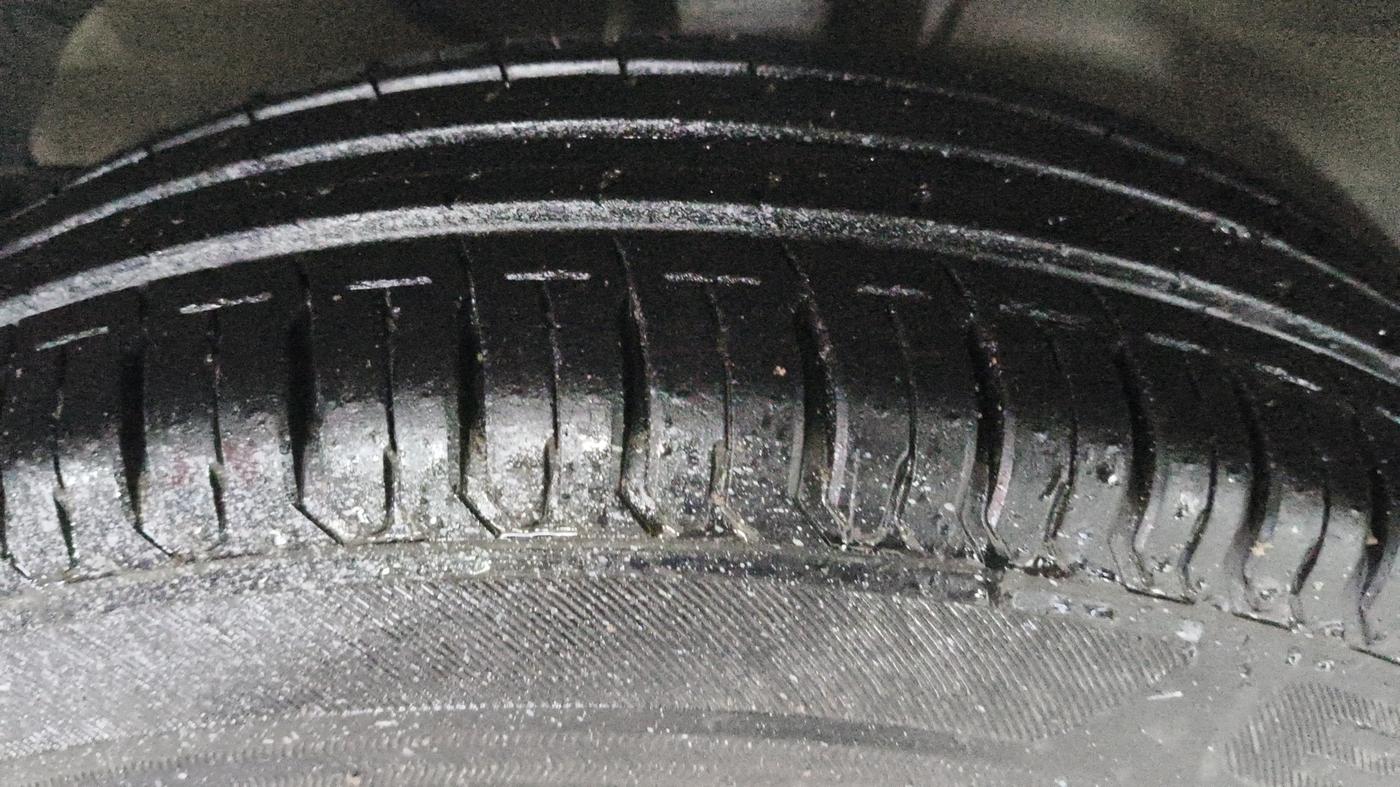2020 Maruti Dzire VXI, Petrol, Manual, 26,616 km, Left Front Tyre Tread