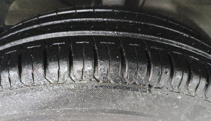 2020 Maruti Dzire VXI, Petrol, Manual, 26,604 km, Left Front Tyre Tread