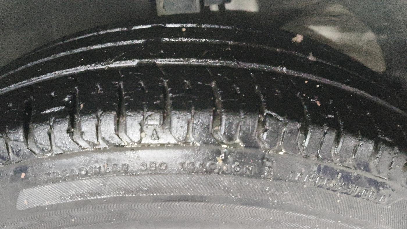 2020 Maruti Dzire VXI, Petrol, Manual, 26,616 km, Right Front Tyre Tread