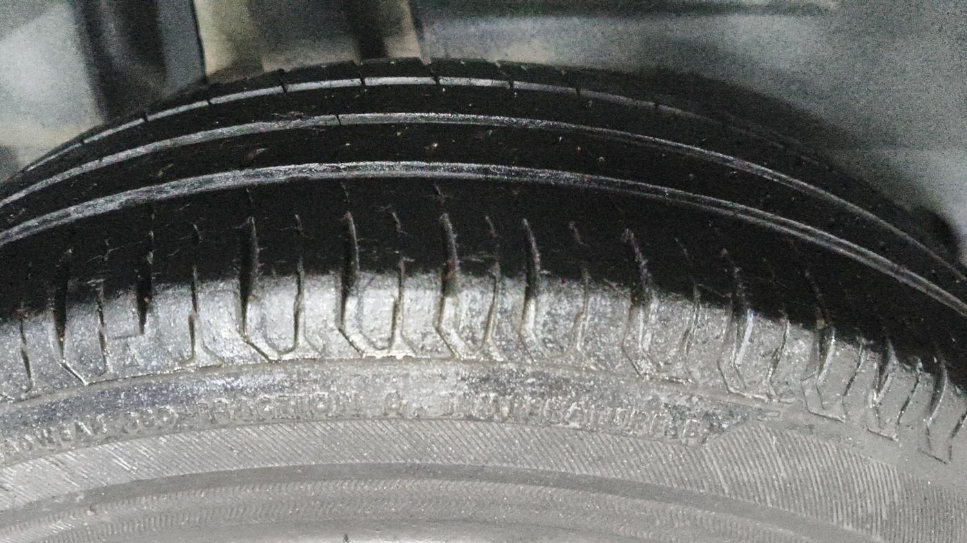2020 Maruti Dzire VXI, Petrol, Manual, 26,616 km, Right Rear Tyre Tread
