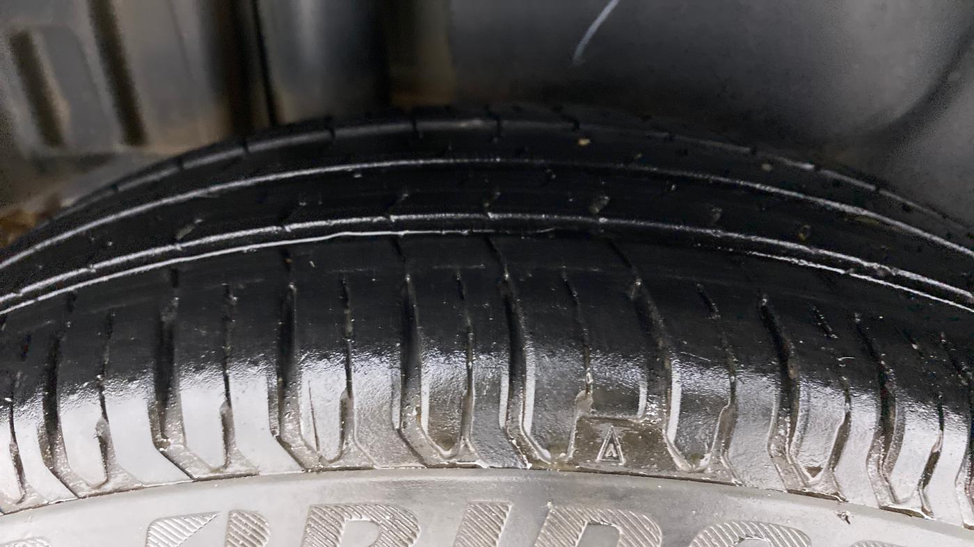 2013 Maruti Swift Dzire VXI, Petrol, Manual, 99,412 km, Right Rear Tyre Tread