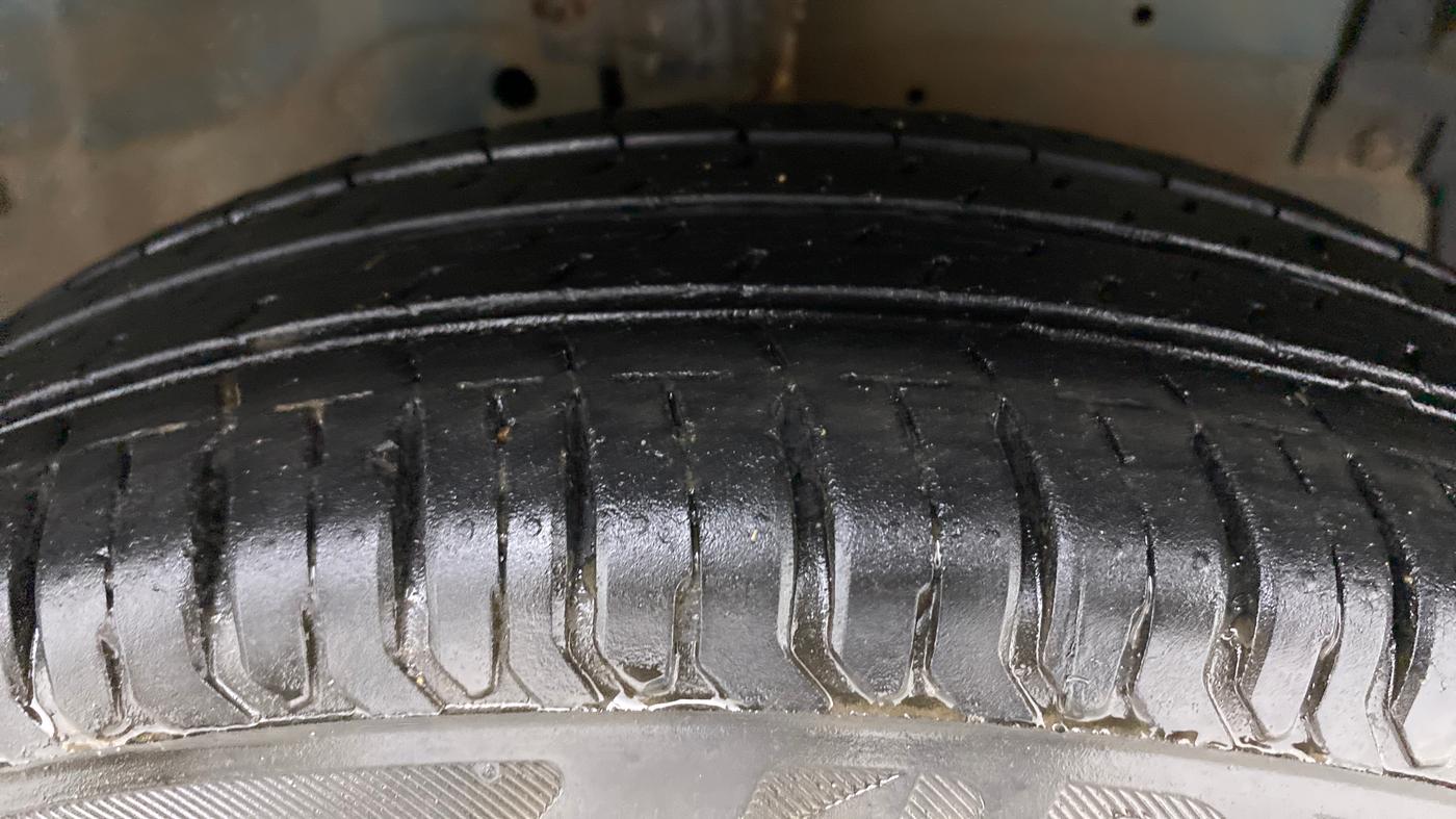2013 Maruti Swift Dzire VXI, Petrol, Manual, 99,412 km, Right Front Tyre Tread