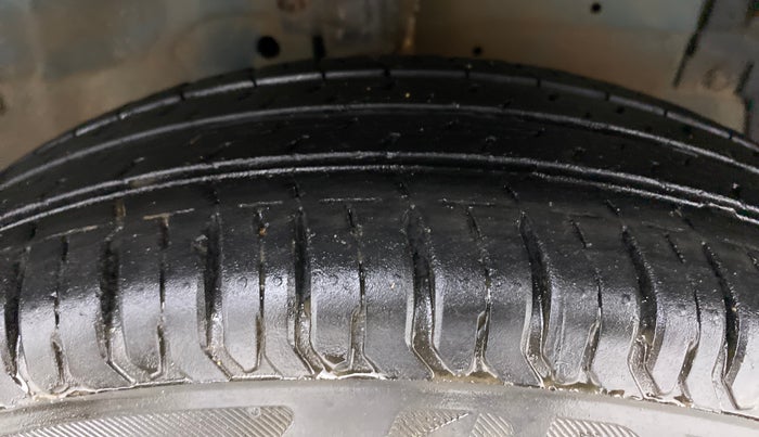 2013 Maruti Swift Dzire VXI, Petrol, Manual, 99,412 km, Right Front Tyre Tread