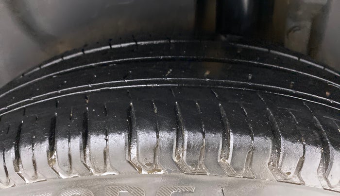 2013 Maruti Swift Dzire VXI, Petrol, Manual, 99,412 km, Left Rear Tyre Tread