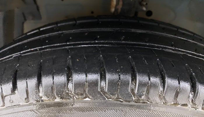 2013 Maruti Swift Dzire VXI, Petrol, Manual, 99,412 km, Left Front Tyre Tread