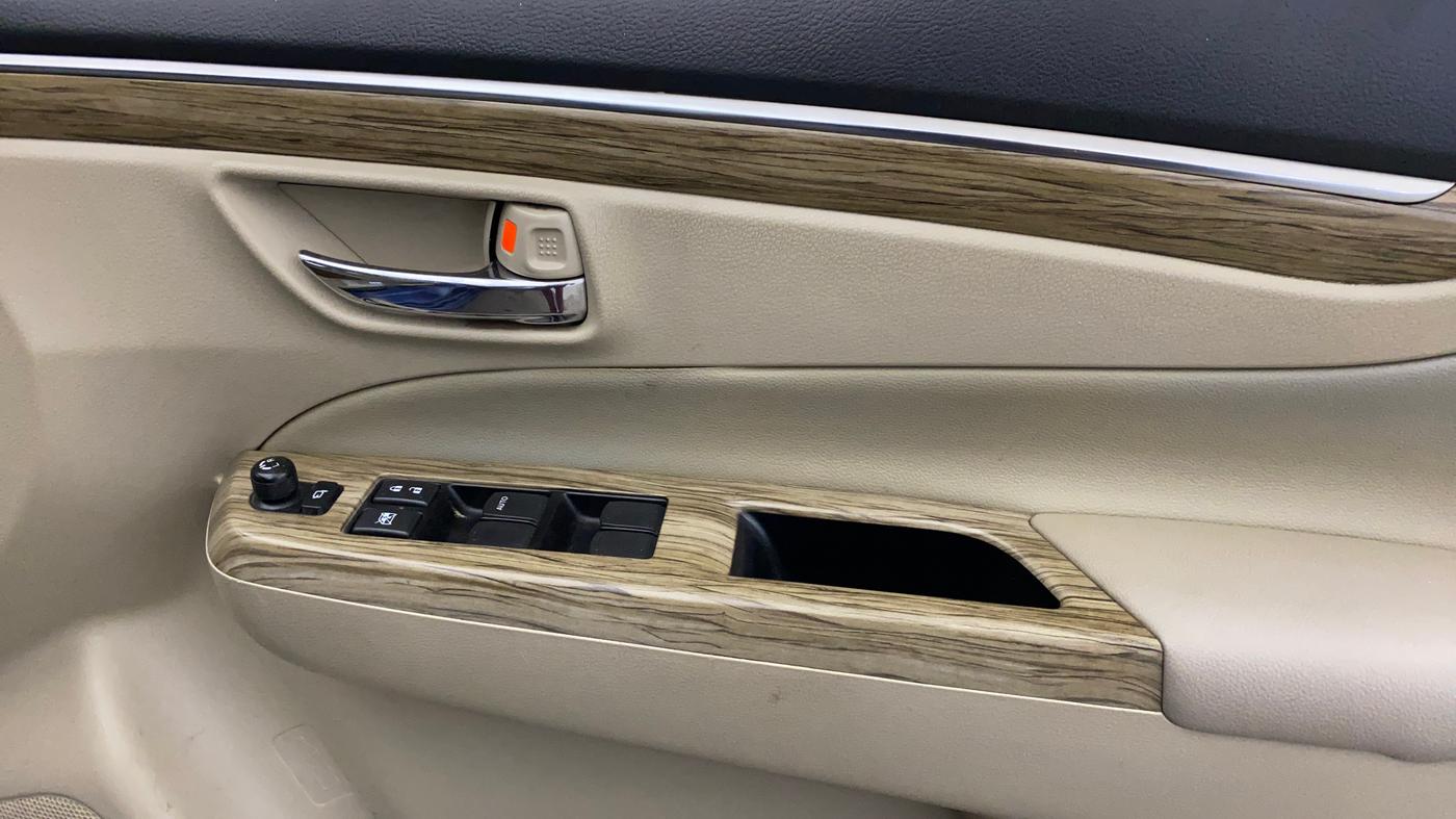 2019 Maruti Ciaz ALPHA  AT 1.5 SHVS PETROL, Petrol, Automatic, 57,196 km, Driver Side Door Panels Control