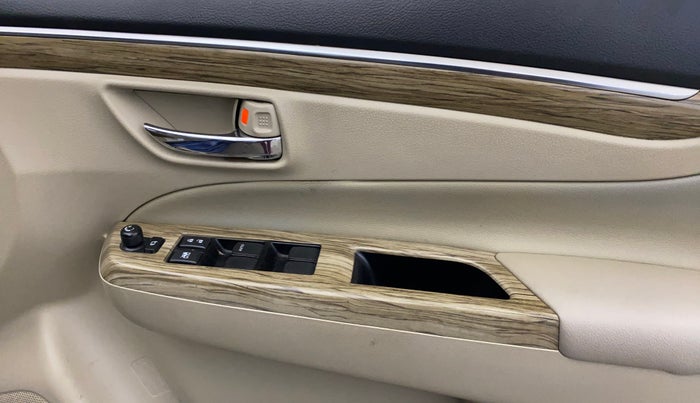 2019 Maruti Ciaz ALPHA  AT 1.5 SHVS PETROL, Petrol, Automatic, 57,146 km, Driver Side Door Panels Control