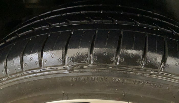 2019 Maruti Ciaz ALPHA  AT 1.5 SHVS PETROL, Petrol, Automatic, 57,146 km, Right Rear Tyre Tread