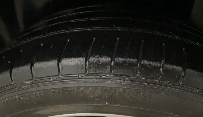 2019 Maruti Ciaz ALPHA  AT 1.5 SHVS PETROL, Petrol, Automatic, 57,146 km, Left Rear Tyre Tread