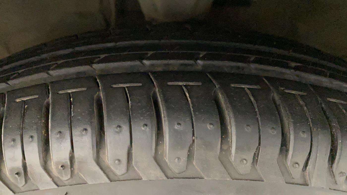 2011 Hyundai i10 SPORTZ 1.2, Petrol, Manual, 42,173 km, Left Front Tyre Tread