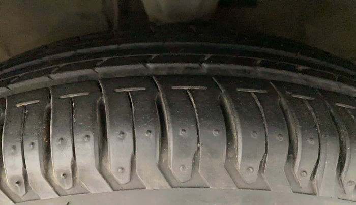 2011 Hyundai i10 SPORTZ 1.2, Petrol, Manual, 42,173 km, Left Front Tyre Tread