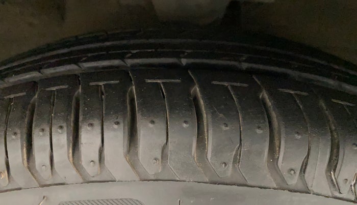 2011 Hyundai i10 SPORTZ 1.2, Petrol, Manual, 42,173 km, Right Front Tyre Tread