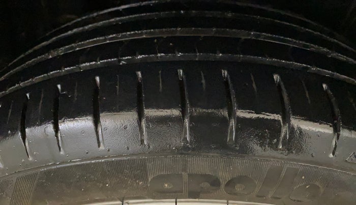 2022 Maruti Baleno ZETA 1.2 AGS, Petrol, Automatic, 44,374 km, Right Rear Tyre Tread