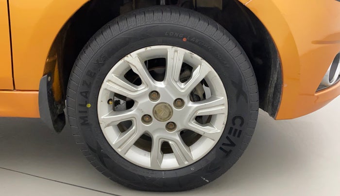 2018 Tata Tiago XZ PETROL, Petrol, Manual, 39,684 km, Right Front Wheel