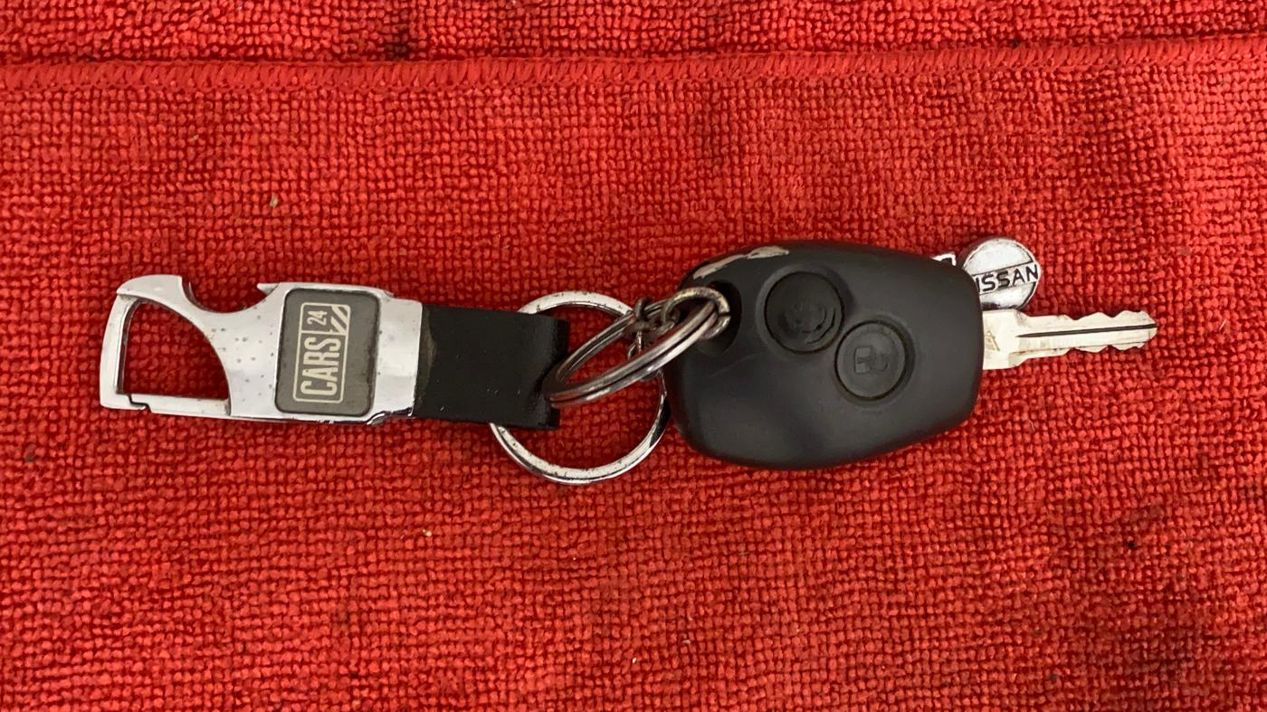 2015 Nissan Terrano XL (D), Diesel, Manual, 1,22,107 km, Key Close Up