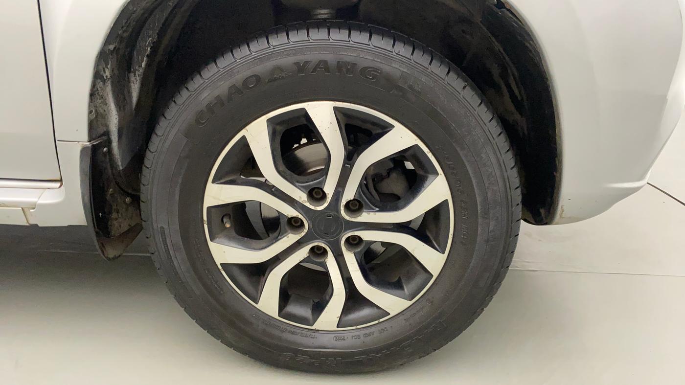 2015 Nissan Terrano XL (D), Diesel, Manual, 1,22,107 km, Right Front Wheel