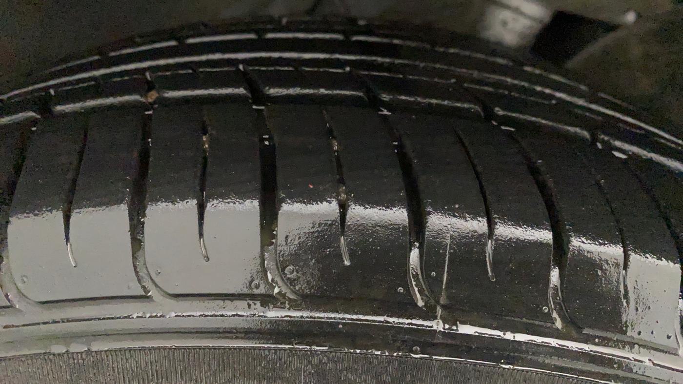 2015 Nissan Terrano XL (D), Diesel, Manual, 1,22,107 km, Left Front Tyre Tread