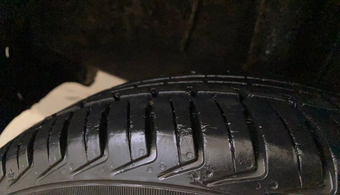 2017 Renault Kwid RXL, Petrol, Manual, 39,435 km, Right Rear Tyre Tread