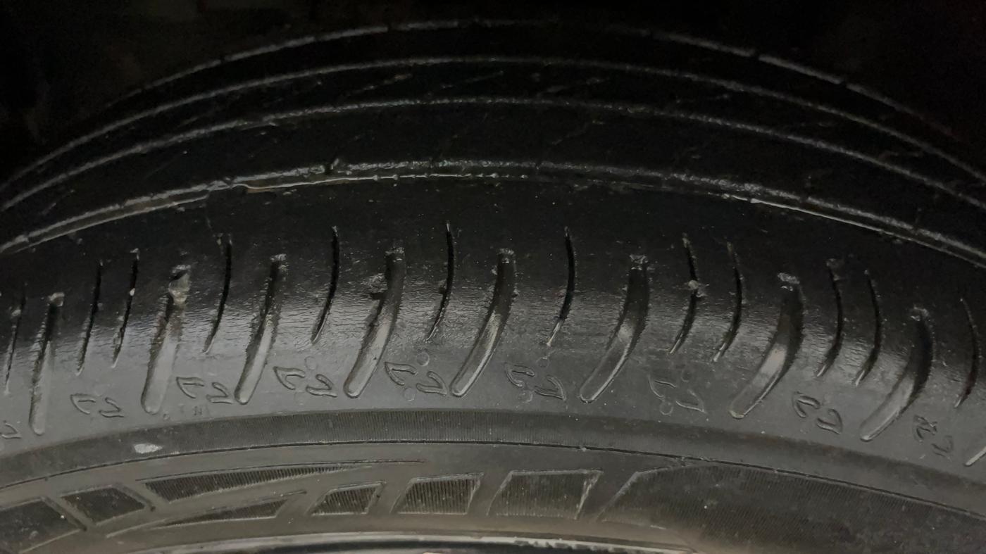 2023 Nissan MAGNITE XL, Petrol, Manual, 31,568 km, Left Front Tyre Tread