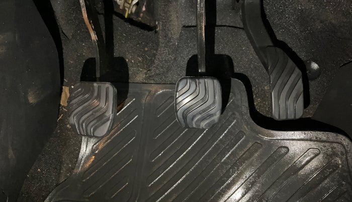 2023 Nissan MAGNITE XL, Petrol, Manual, 31,407 km, Pedals