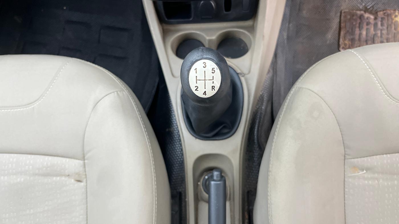 2015 Nissan Terrano XL O (D), Diesel, Manual, 91,042 km, Gear Lever