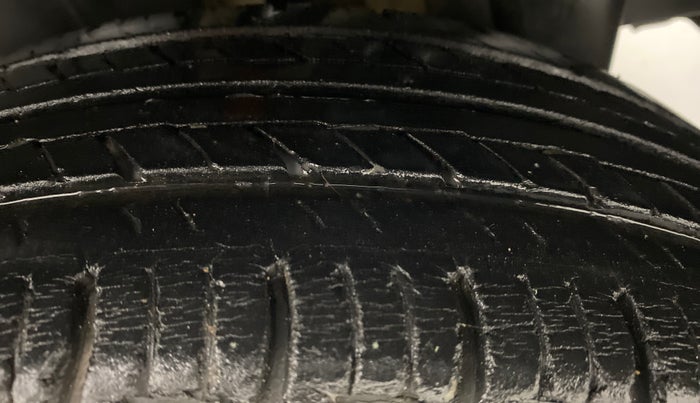 2013 Maruti Swift ZXI D, Petrol, Manual, 26,472 km, Left Rear Tyre Tread