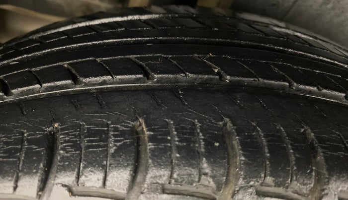 2013 Maruti Swift ZXI D, Petrol, Manual, 26,472 km, Right Rear Tyre Tread