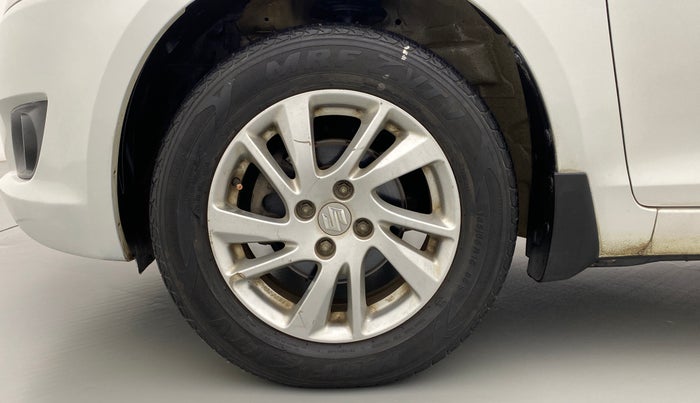 2013 Maruti Swift ZXI D, Petrol, Manual, 26,472 km, Left Front Wheel