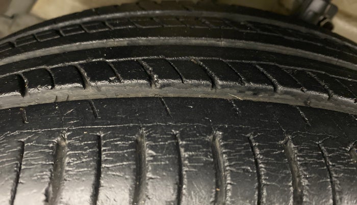 2013 Maruti Swift ZXI D, Petrol, Manual, 26,472 km, Left Front Tyre Tread