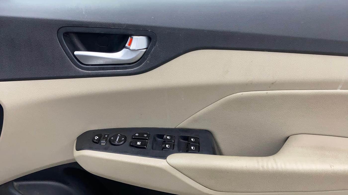 2018 Hyundai Verna 1.6 VTVT SX O, Petrol, Manual, 75 km, Driver Side Door Panels Control