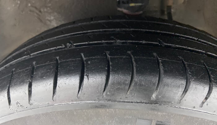 2014 Maruti Alto 800 LXI, Petrol, Manual, 46,937 km, Left Front Tyre Tread