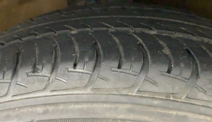 2019 Maruti Celerio VXI (O) CNG, CNG, Manual, 27,436 km, Right Front Tyre Tread