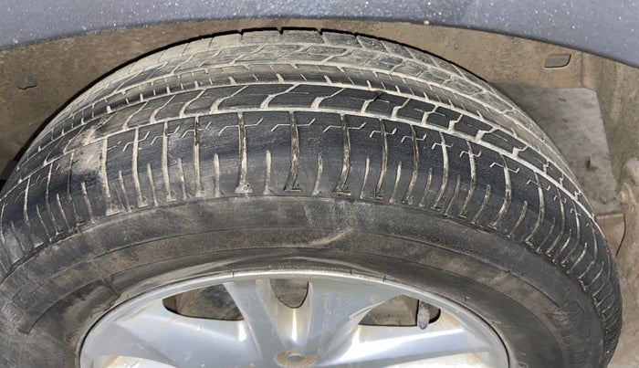 2016 Toyota Innova Crysta 2.4 VX 7 STR, Diesel, Manual, 83,393 km, Left Rear Tyre Tread