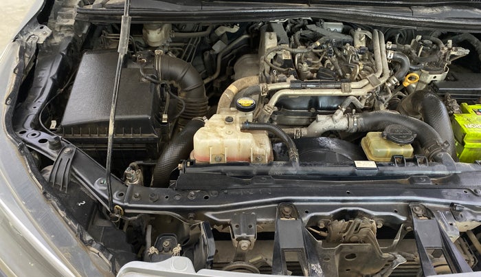 2016 Toyota Innova Crysta 2.4 VX 7 STR, Diesel, Manual, 83,393 km, Engine View - Right